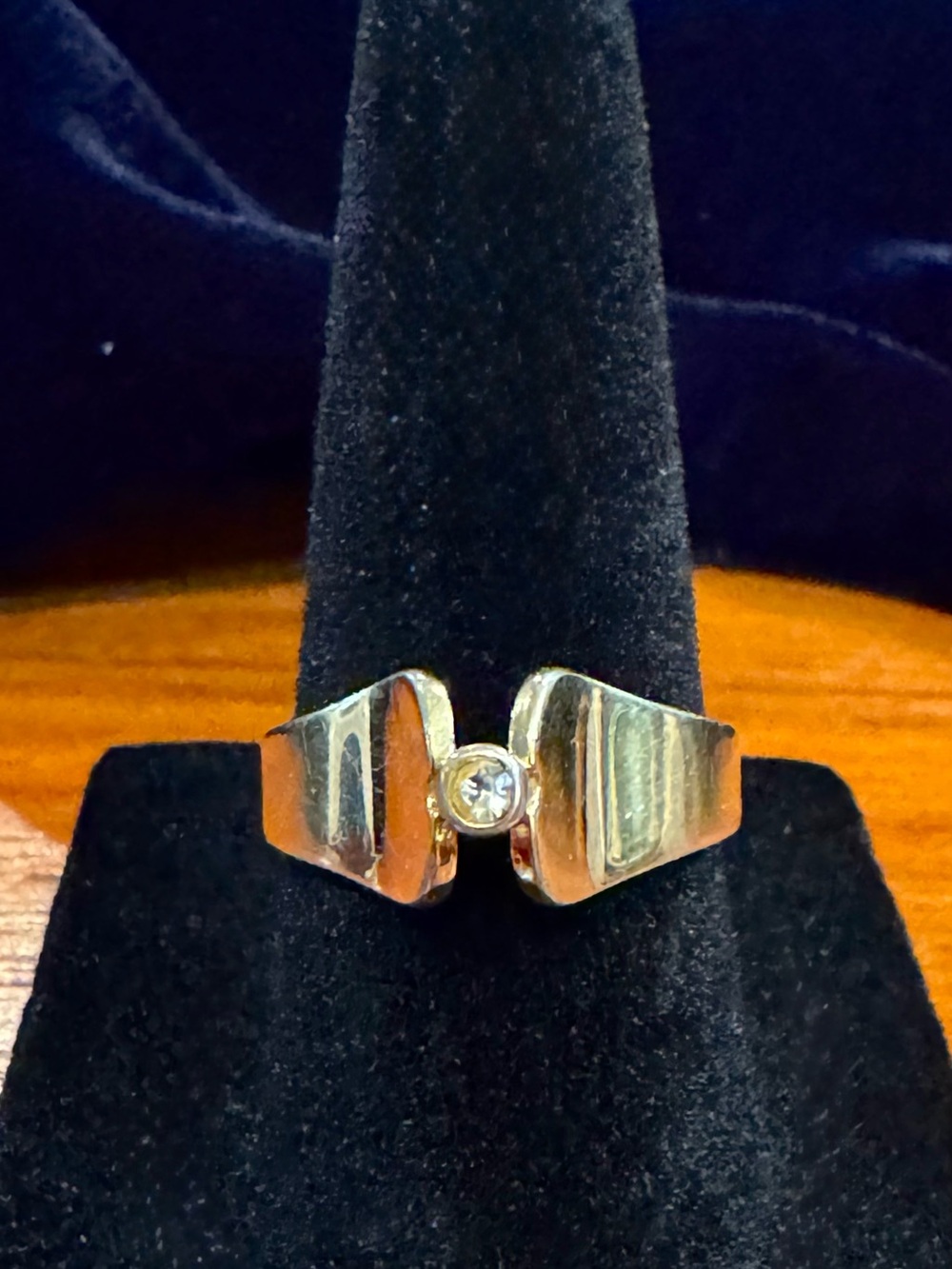 Vintage Avon Ring—Sz. 7, GoldTone, 1 Clear Bezel Set Stone, “Pinched” Setting - Picture 2 of 8